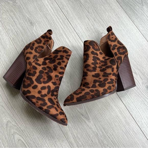 Mata Leopard V-Cut Pointed Toe Booties - Picture 2 of 8